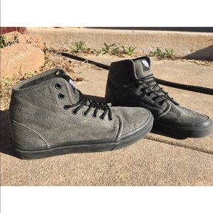 Grey vans size 8.5 men’s size 10 in women’s